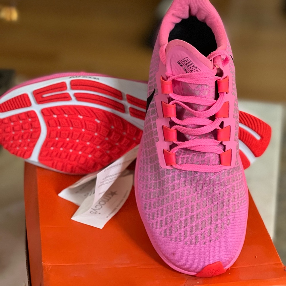Nike Women’s tennis shoes